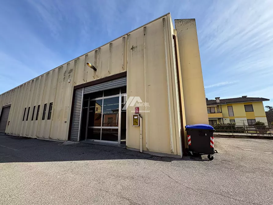 Immagine 1 di Attività artigianale in affitto  in Via Orzinuovi a Brescia