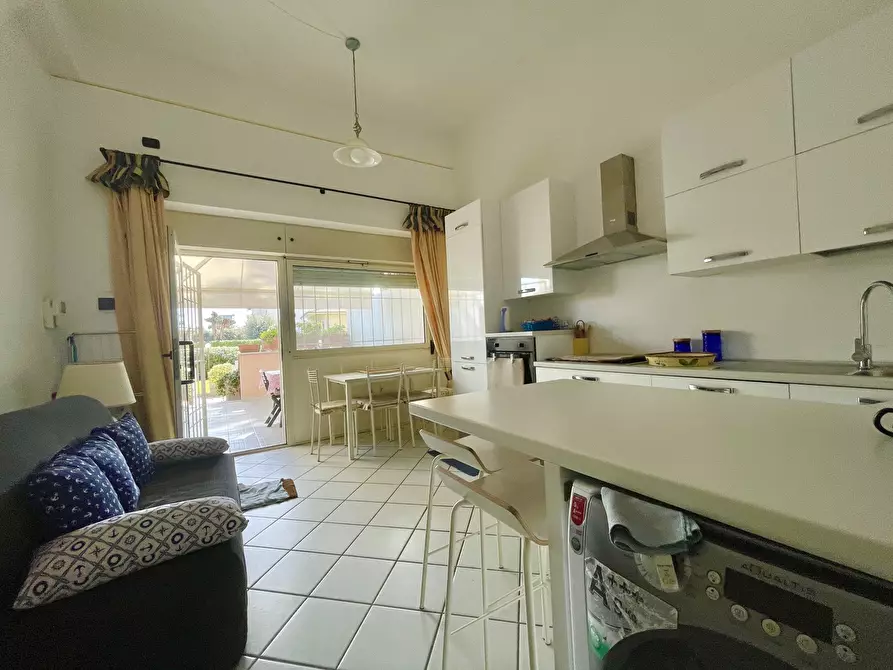 Immagine 40 di Trilocale in vendita  a Pietrasanta