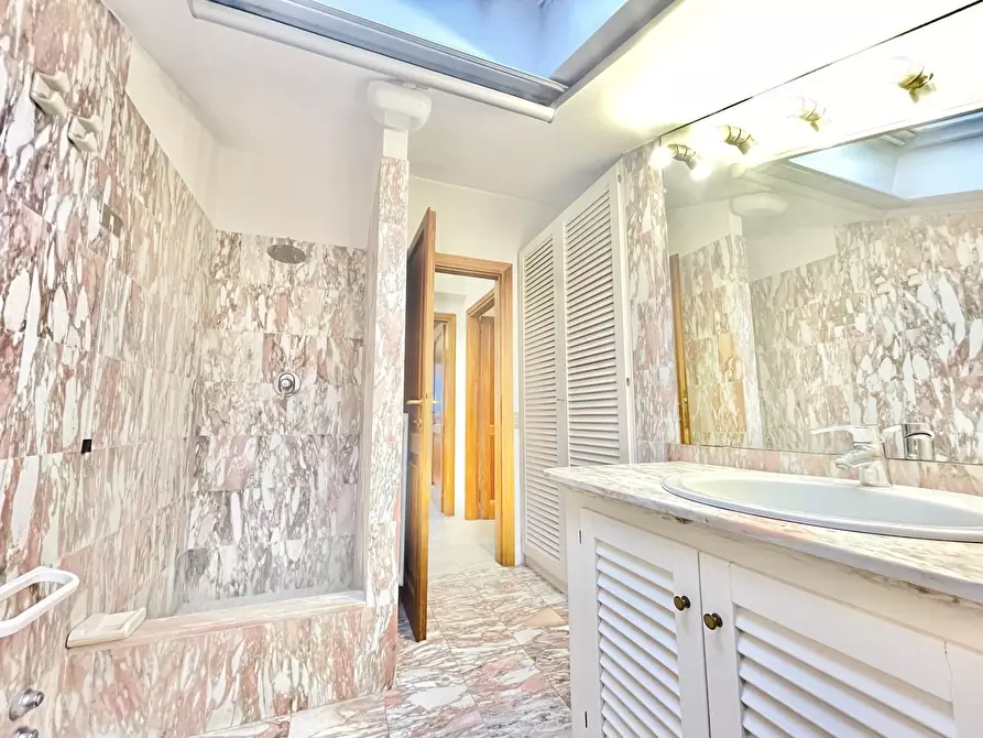 Immagine 47 di Villa in affitto  a Forte Dei Marmi