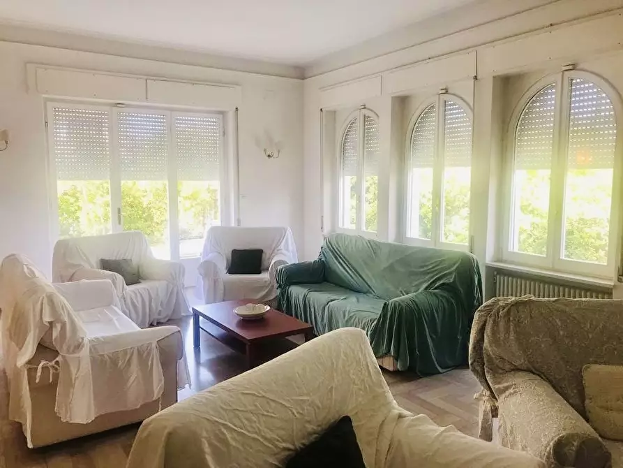 Immagine 11 di Villa in affitto  a Camaiore