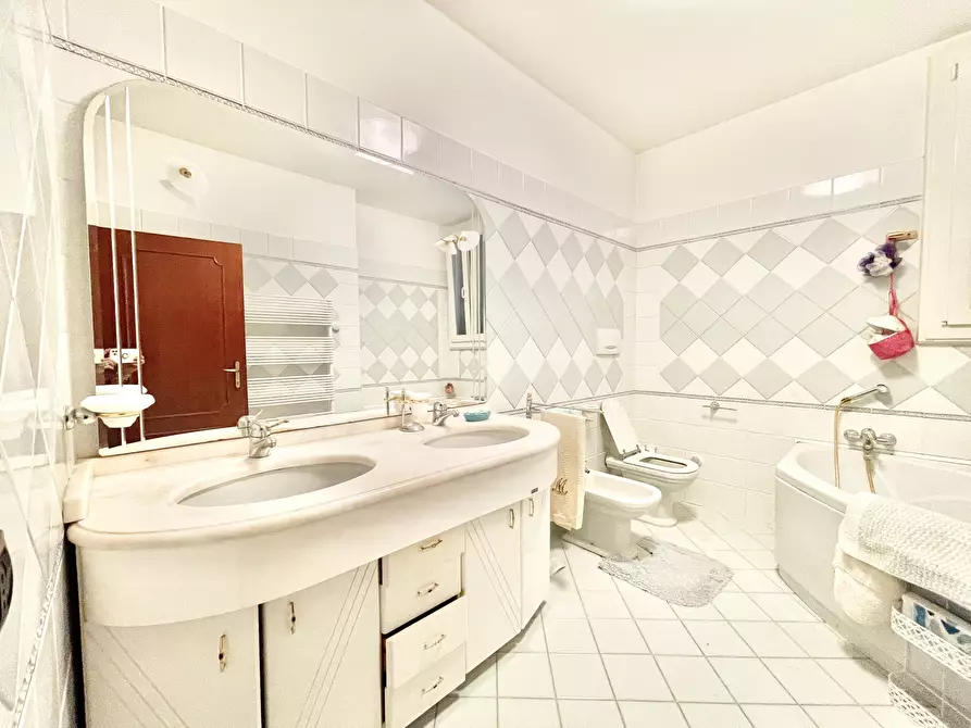 Immagine 34 di Quadrilocale in vendita  a Seravezza