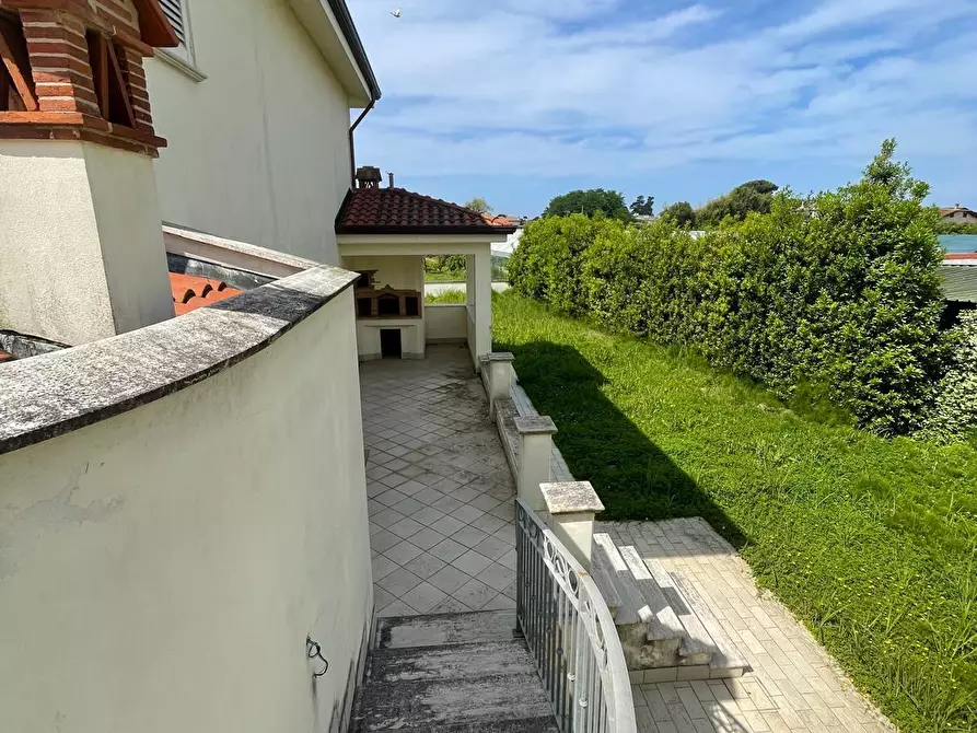 Immagine 62 di Villa in vendita  a Camaiore