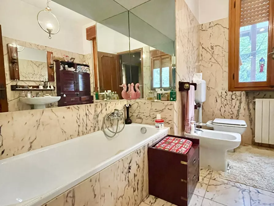 Immagine 58 di Casa indipendente in vendita  a Seravezza