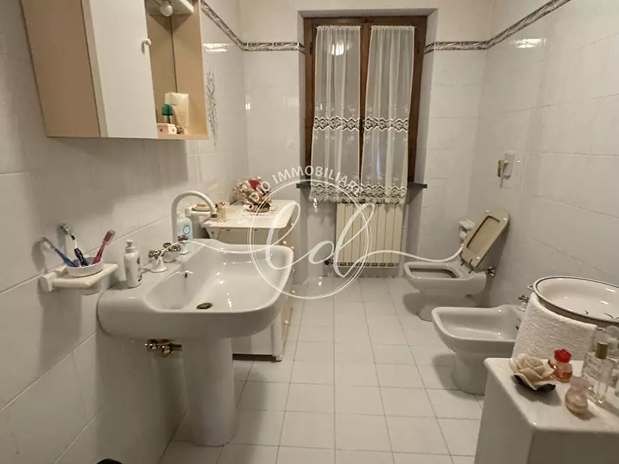 Immagine 31 di Porzione di casa in affitto  a Seravezza