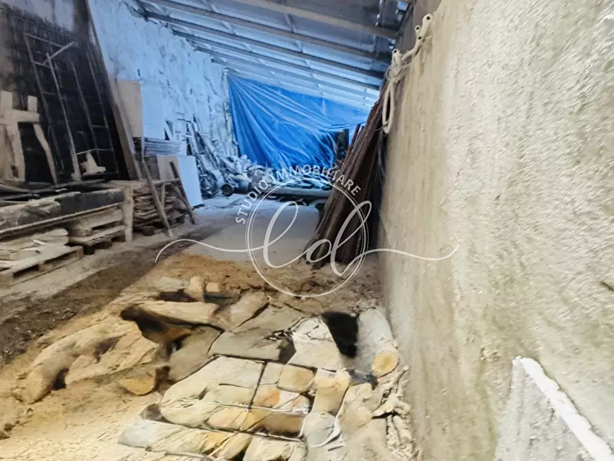 Immagine 14 di Capannone industriale in affitto  a Seravezza