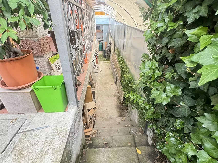 Immagine 51 di Porzione di casa in vendita  a Pietrasanta