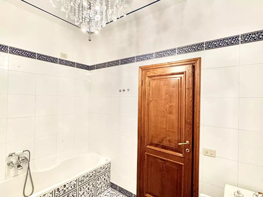 Immagine 36 di Villa in affitto  a Pietrasanta