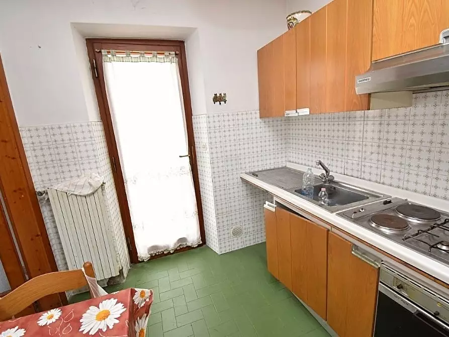 Immagine 10 di Porzione di casa in vendita  a Seravezza