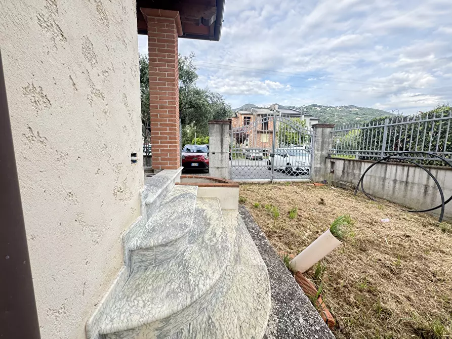 Immagine 11 di Porzione di casa in vendita  a Seravezza