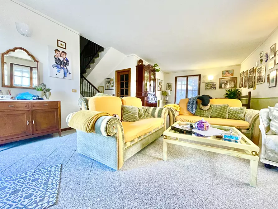 Immagine 5 di Villetta a schiera in vendita  a Camaiore