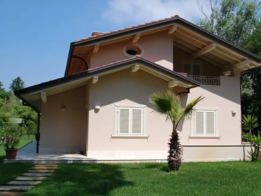 Immagine 62 di Villa in vendita  a Pietrasanta