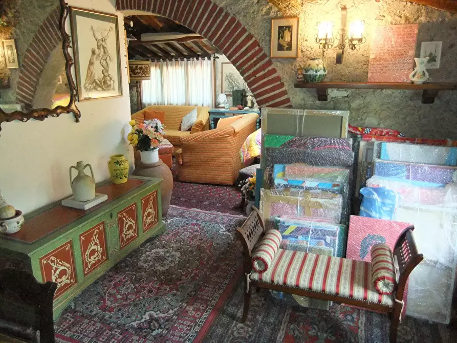 Immagine 30 di Porzione di casa in vendita  a Pietrasanta