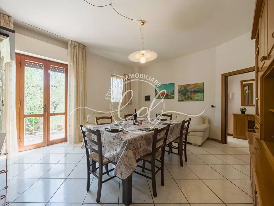 Immagine 2 di Quadrilocale in vendita  a Pietrasanta