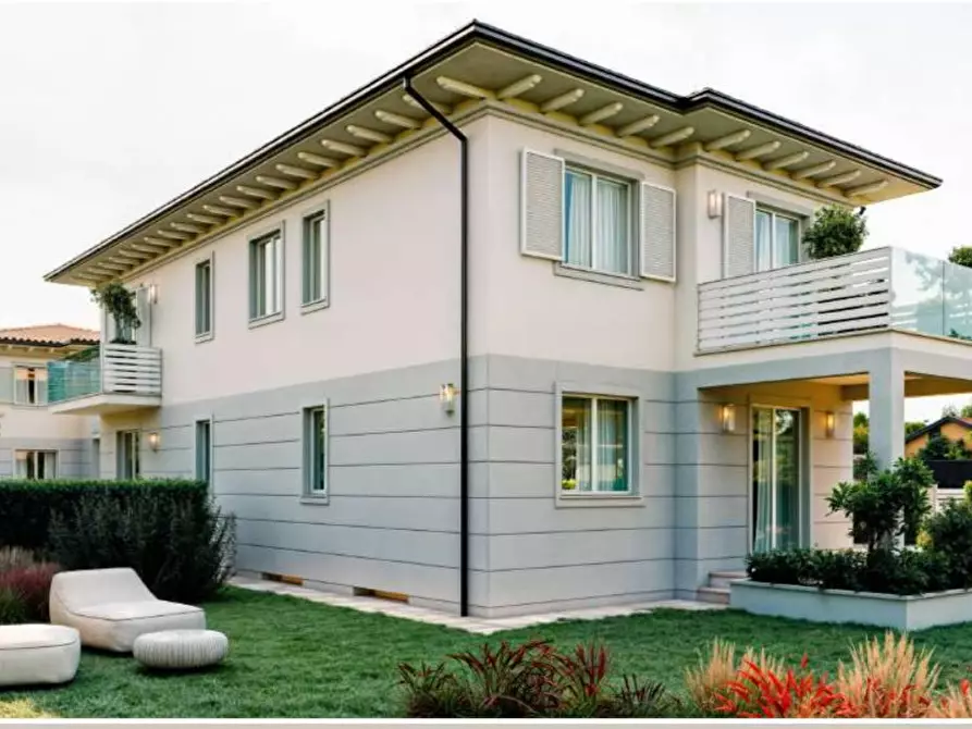 Immagine 14 di Villetta a schiera in vendita  a Pietrasanta