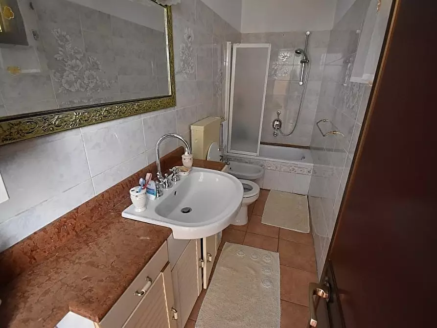 Immagine 23 di Porzione di casa in vendita  a Pietrasanta