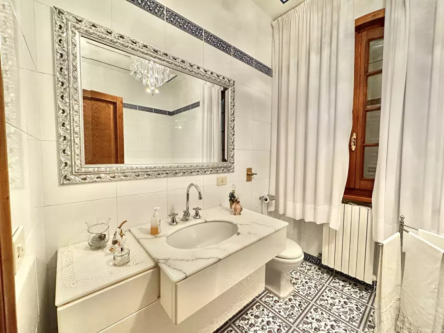 Immagine 33 di Villa in affitto  a Pietrasanta