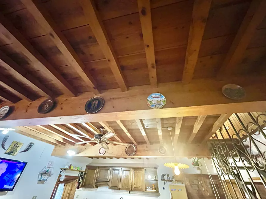 Immagine 13 di Porzione di casa in vendita  a Massarosa