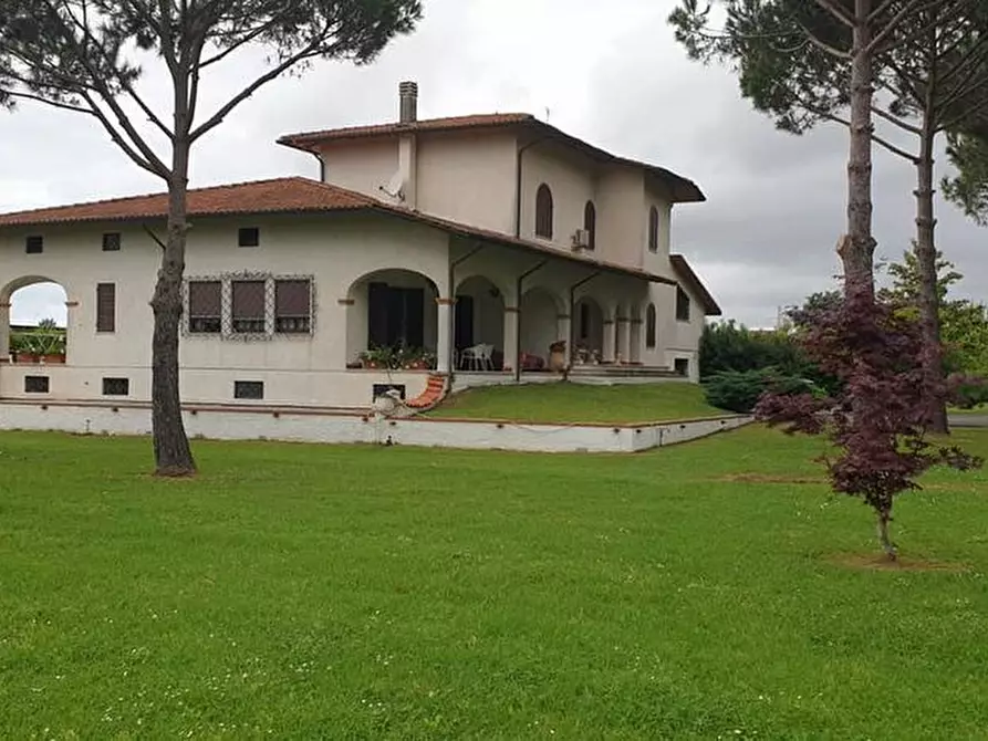 Immagine 13 di Villa in vendita  a Pietrasanta