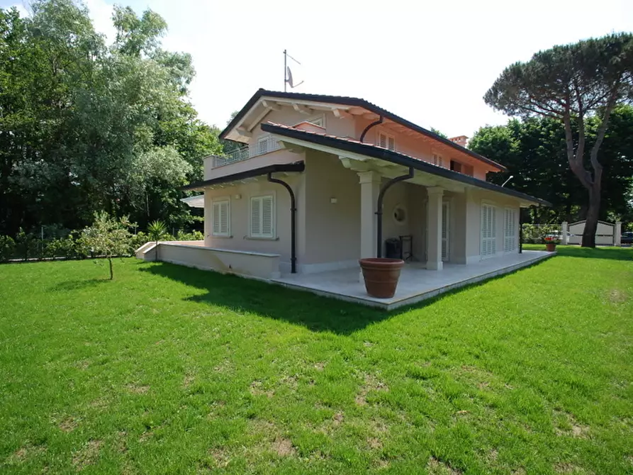 Immagine 69 di Villa in vendita  a Pietrasanta