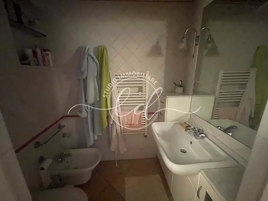 Immagine 16 di Porzione di casa in affitto  a Viareggio