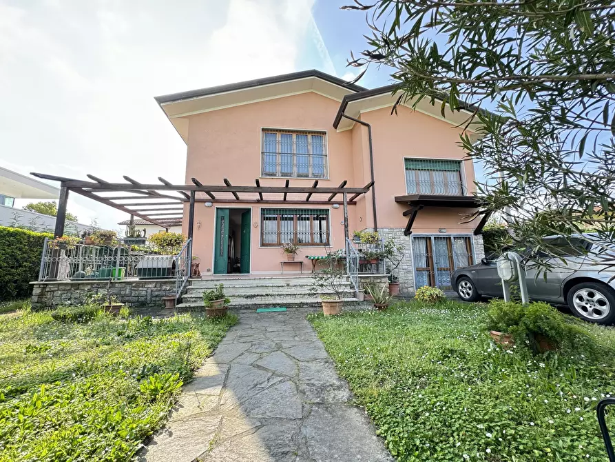 Immagine 69 di Casa indipendente in vendita  a Pietrasanta