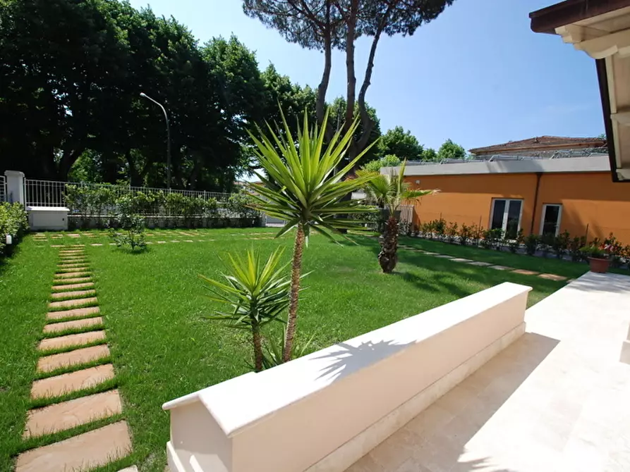 Immagine 74 di Villa in vendita  a Pietrasanta