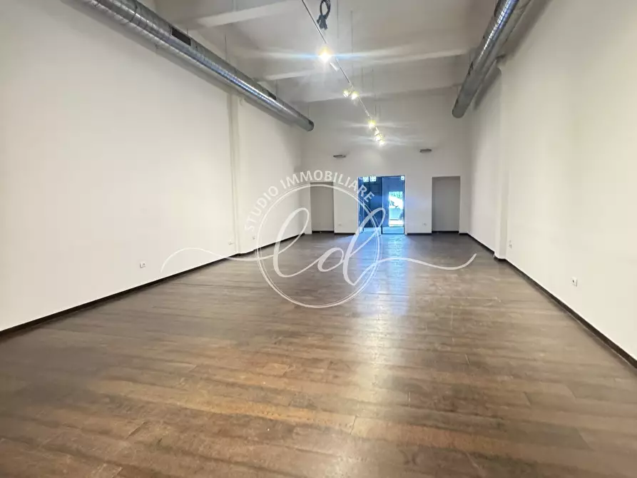 Immagine 5 di Capannone industriale in affitto  a Pietrasanta