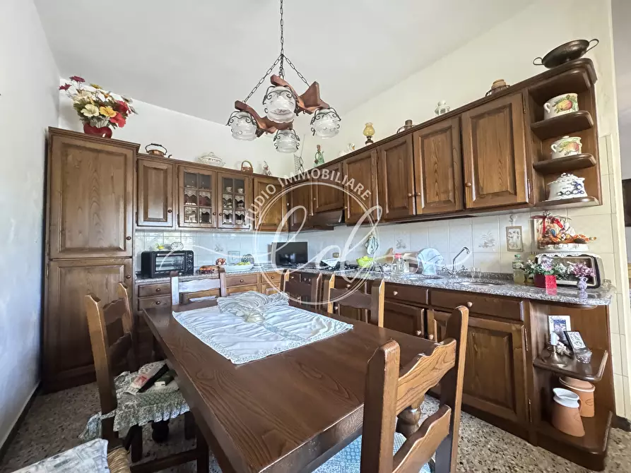 Immagine 11 di Porzione di casa in vendita  a Pietrasanta