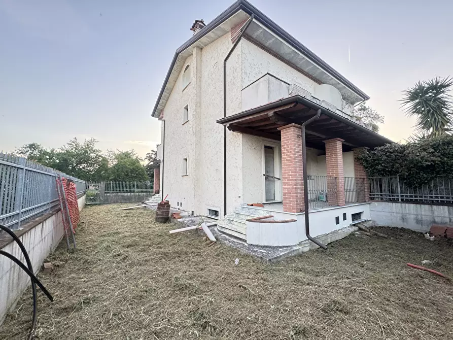 Immagine 4 di Porzione di casa in vendita  a Seravezza