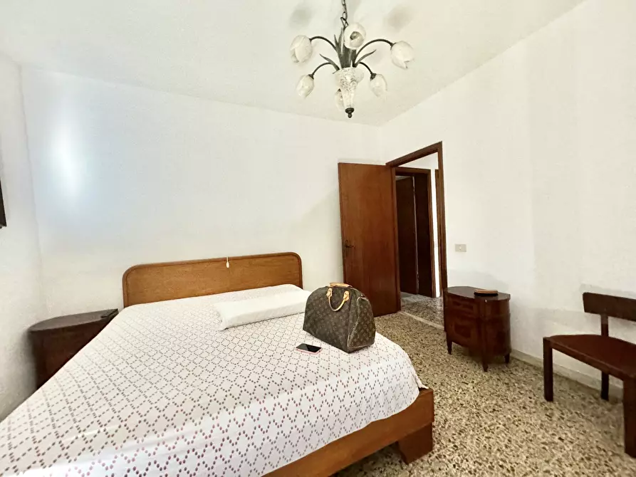 Immagine 14 di Porzione di casa in vendita  a Massa