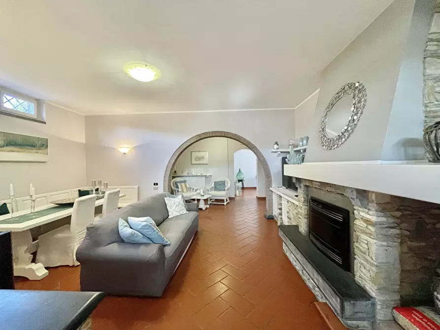 Immagine 16 di Porzione di casa in affitto  a Pietrasanta