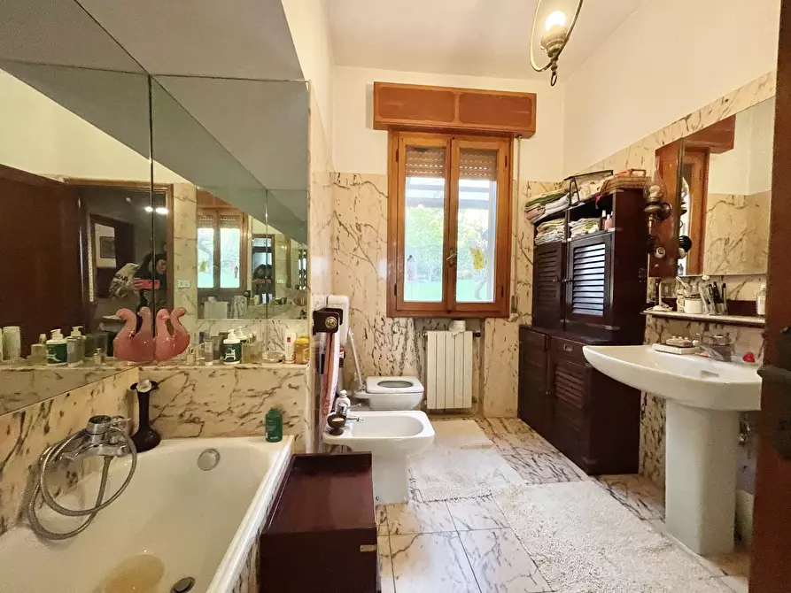 Immagine 95 di Casa indipendente in vendita  a Seravezza