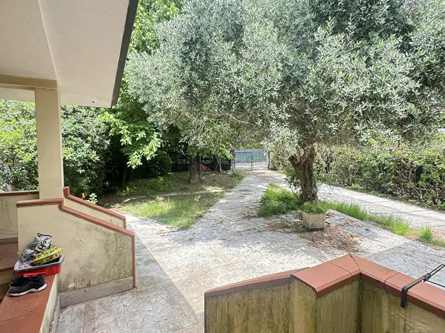 Immagine 61 di Porzione di casa in vendita  a Pietrasanta
