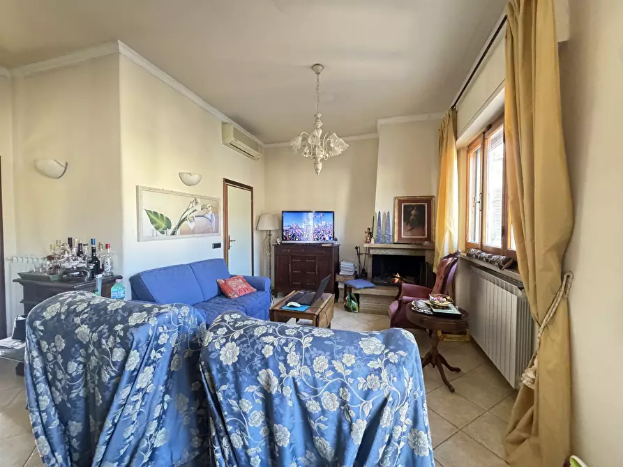 Immagine 2 di Quadrilocale in vendita  a Pietrasanta