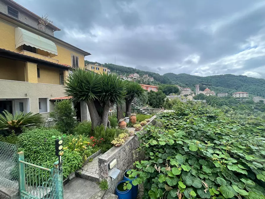 Immagine 62 di Porzione di casa in vendita  a Pietrasanta