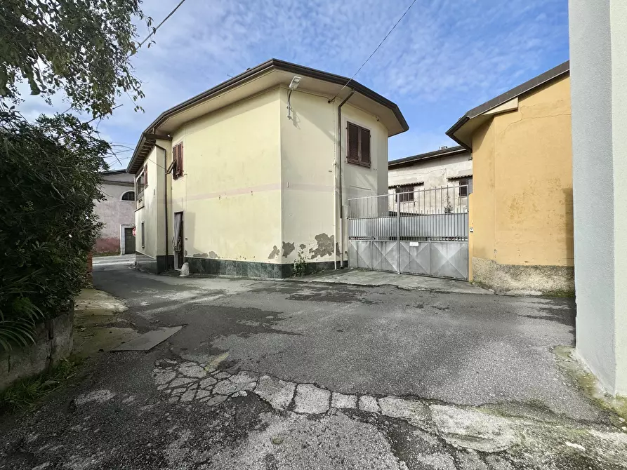 Immagine 49 di Porzione di casa in vendita  a Massa