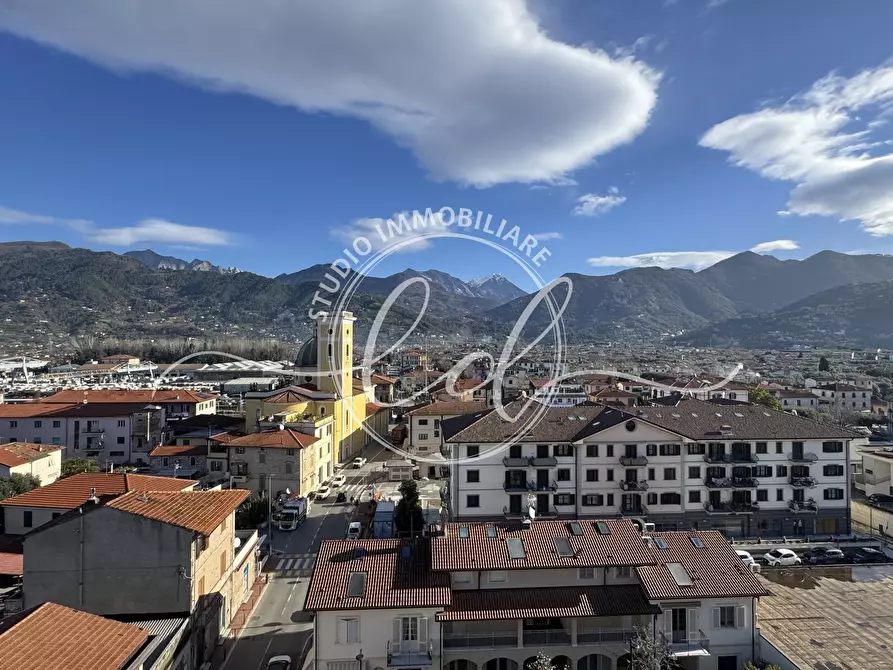 Immagine 29 di Quadrilocale in vendita  a Seravezza