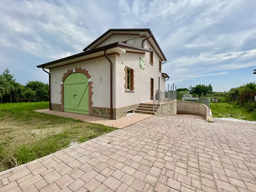 Immagine 9 di Casa indipendente in vendita  a Pietrasanta