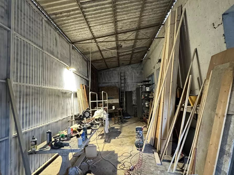 Immagine 30 di Laboratorio in vendita  a Pietrasanta