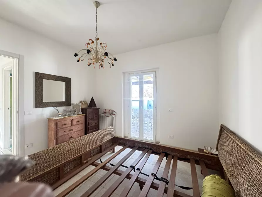 Immagine 19 di Villa in vendita  a Massa