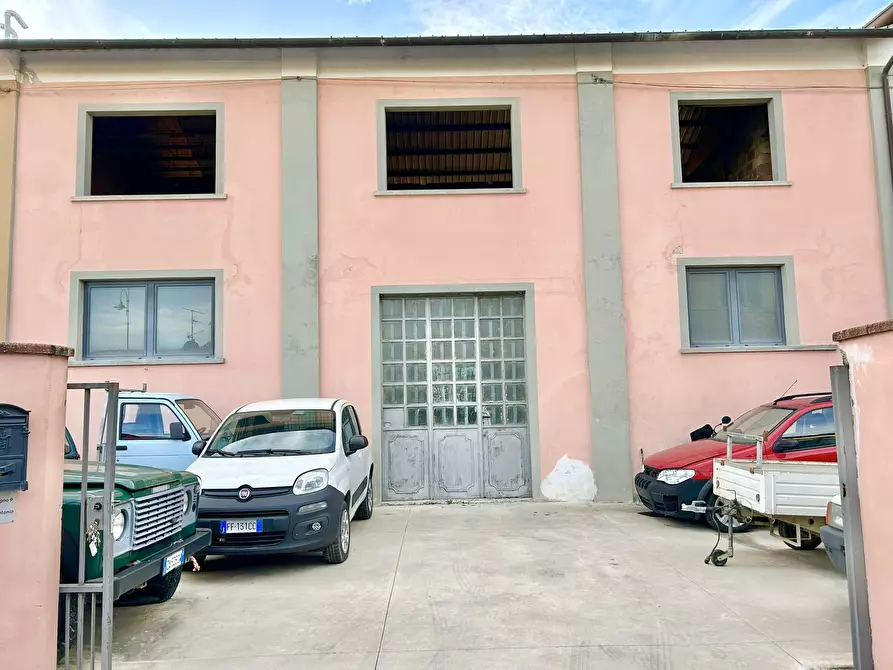 Immagine 1 di Porzione di casa in vendita  a Pietrasanta