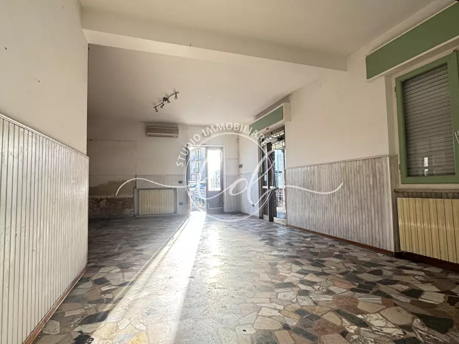 Immagine 22 di Locale commerciale in vendita  a Montignoso