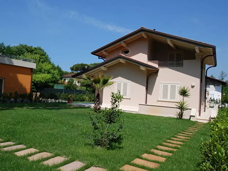 Immagine 58 di Villa in vendita  a Pietrasanta