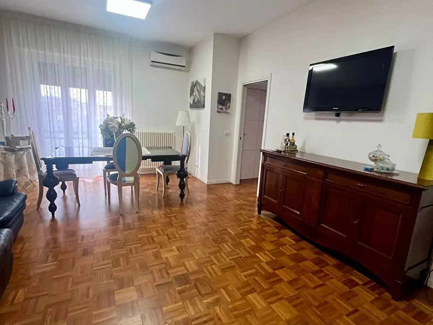 Immagine 9 di Quadrilocale in vendita  in Corso Umberto I 233 a Montesilvano