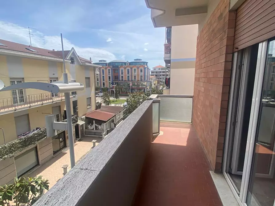 Immagine 17 di Quadrilocale in vendita  in Viale Gabriele D'Annunzio 6 a Montesilvano