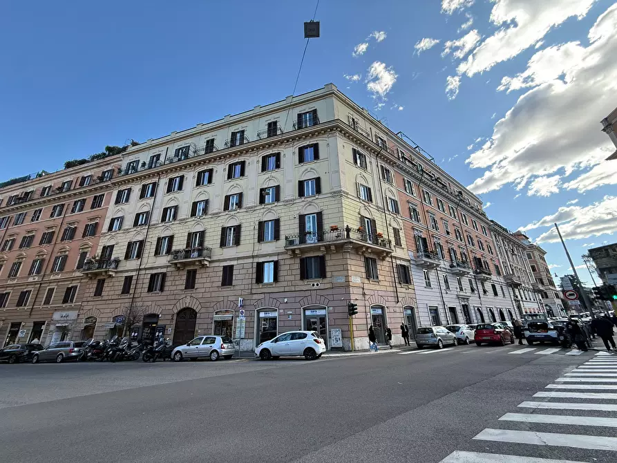Immagine 1 di Trilocale in vendita  in Via Salaria 126 a Roma