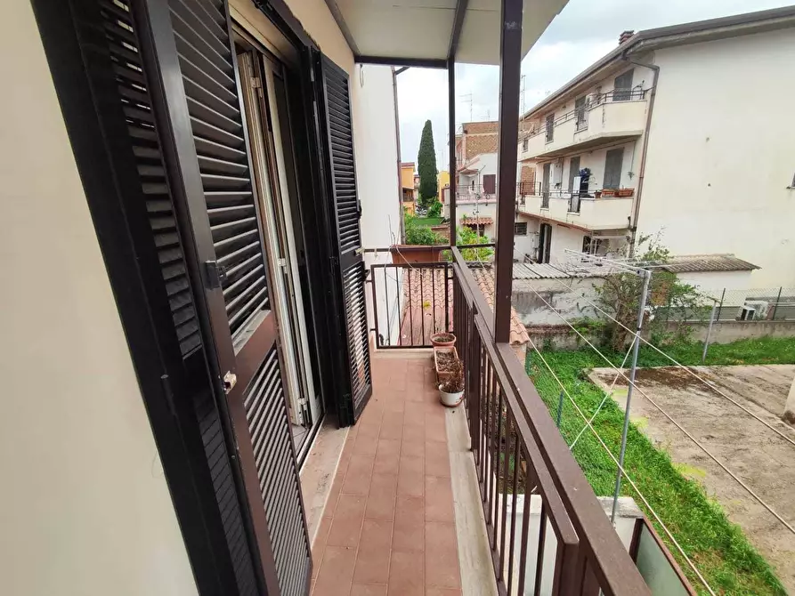 Immagine 11 di Trilocale in vendita  in VIA GUGLIELMO OBERDAN 19 a Guidonia Montecelio