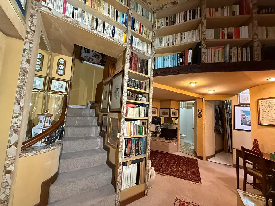 Immagine 48 di Pentalocale in vendita  in Via Salaria 126 a Roma