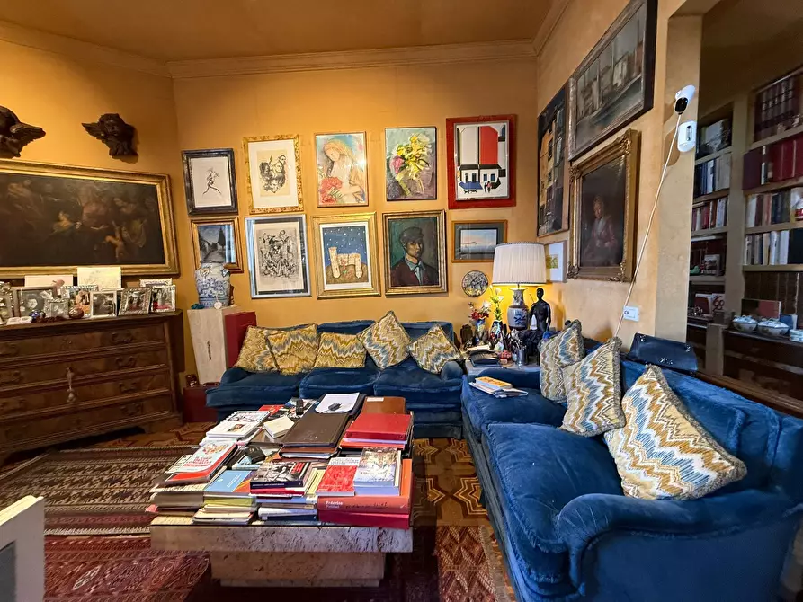 Immagine 22 di Pentalocale in vendita  in Via Salaria 126 a Roma