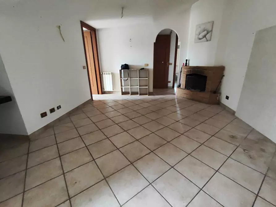 Immagine 3 di Trilocale in vendita  in Via Colle del sole 22 a Guidonia Montecelio